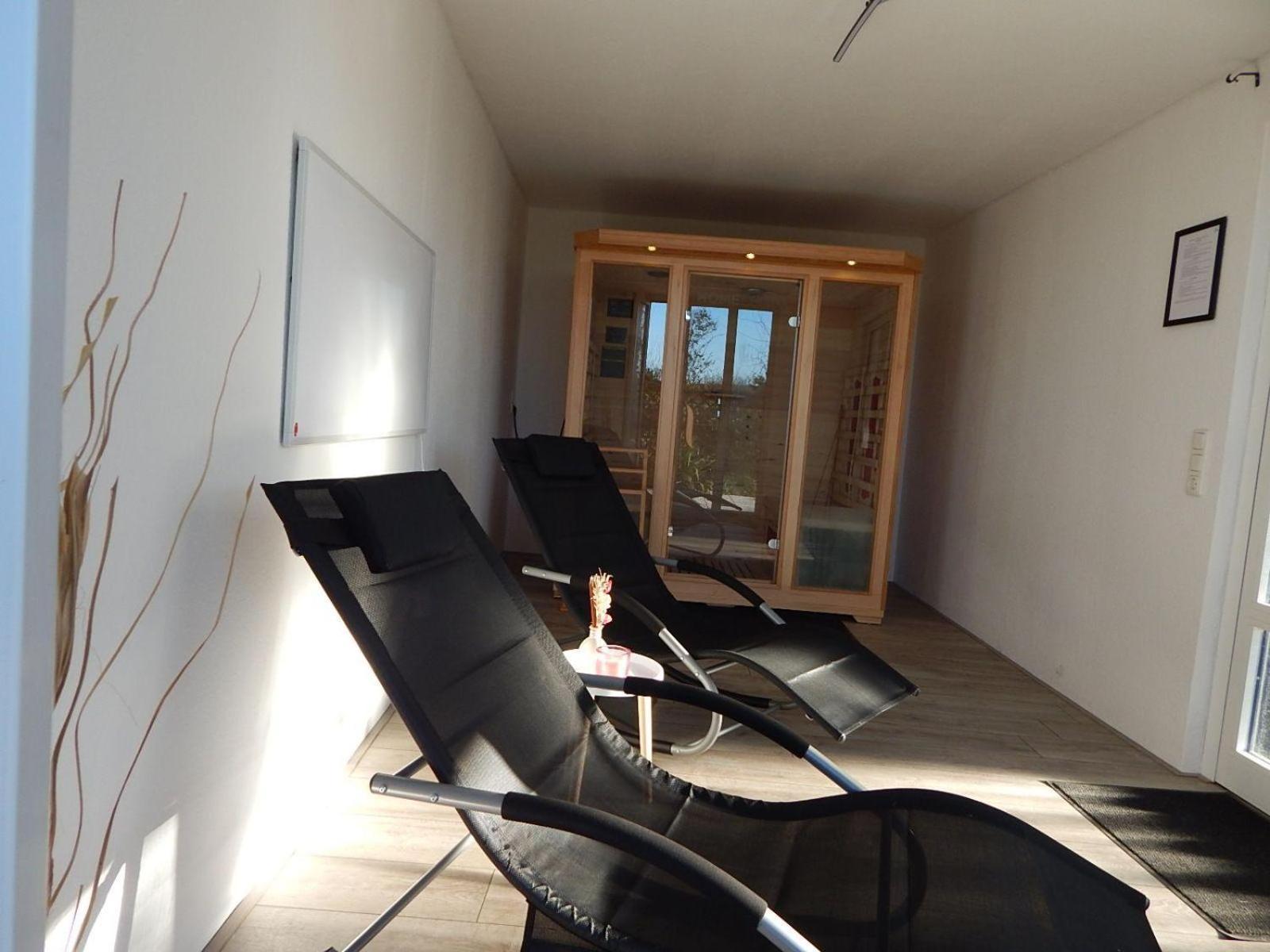 Wunderschoenes-Freistehendes-Ferienhaus-An-Der-See-Sauna-Strand-Yachthafen-Wlan بروينسي المظهر الخارجي الصورة