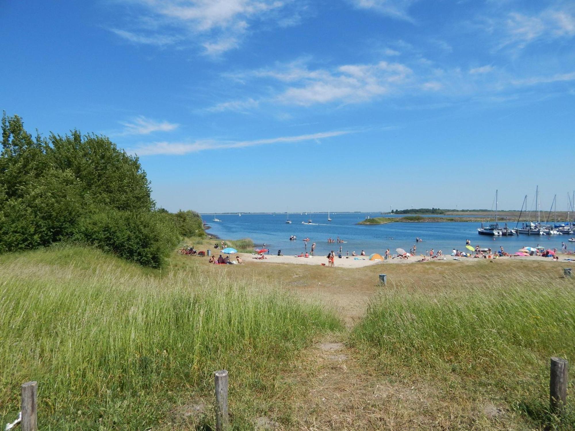 Wunderschoenes-Freistehendes-Ferienhaus-An-Der-See-Sauna-Strand-Yachthafen-Wlan بروينسي المظهر الخارجي الصورة