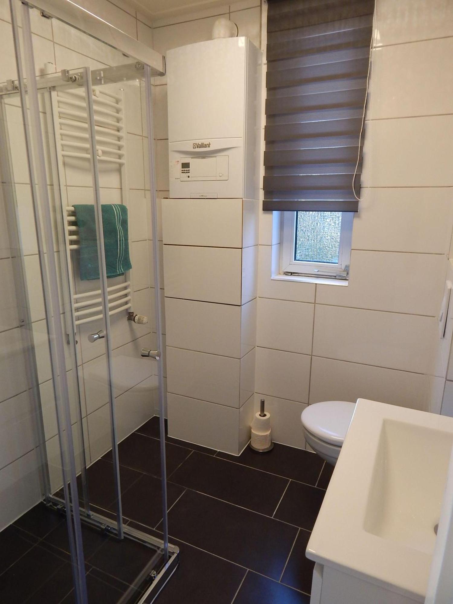 Wunderschoenes-Freistehendes-Ferienhaus-An-Der-See-Sauna-Strand-Yachthafen-Wlan بروينسي المظهر الخارجي الصورة